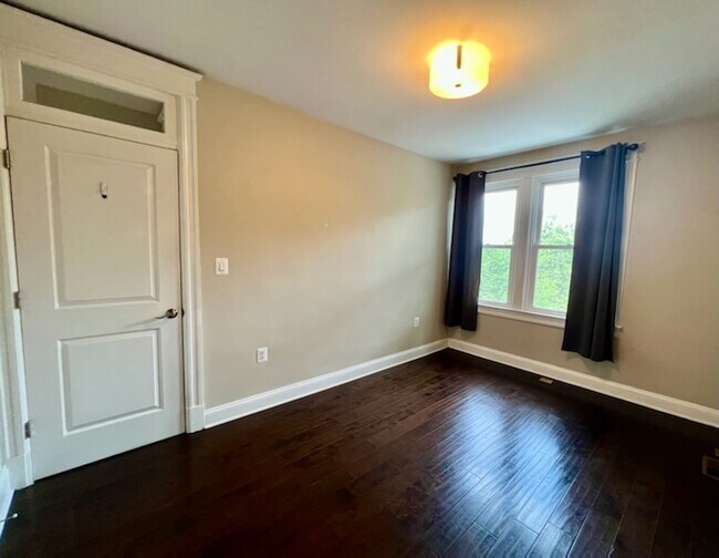 Building Photo - 1420 Trinidad Ave NE