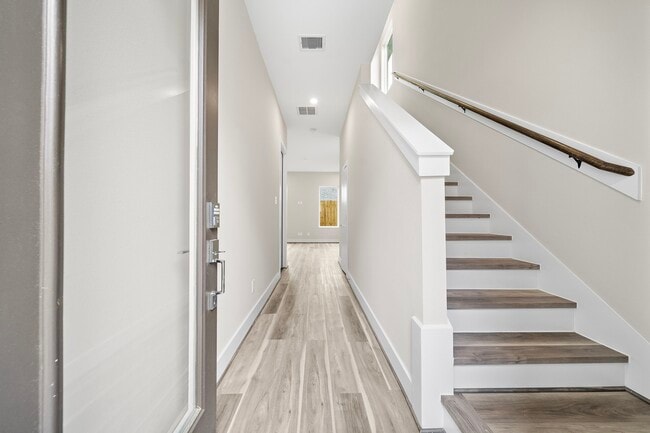 Building Photo - 7522 Sandle St