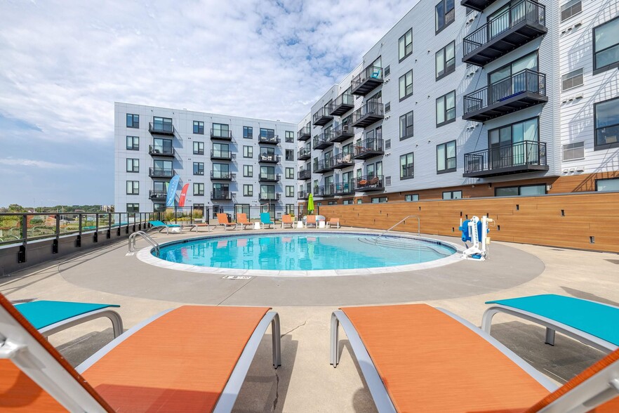 Building Photo - Hello Apartments