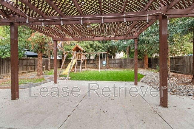 Building Photo - 4244 Lindsey Ln