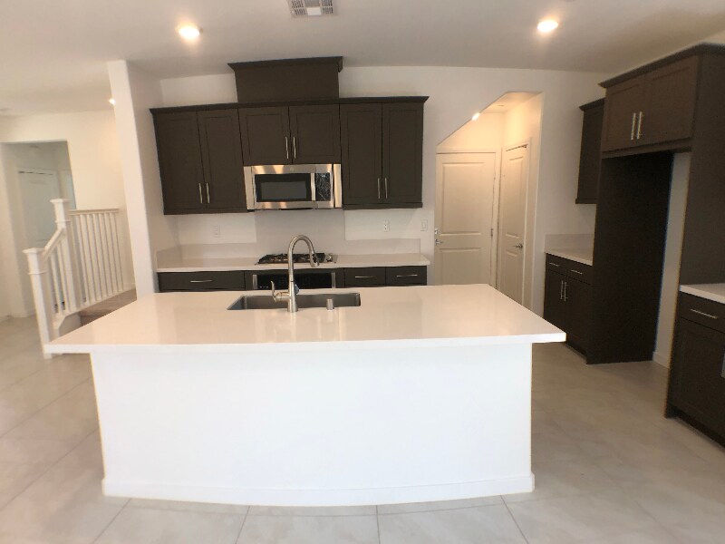 Building Photo - 16254 Lozano St