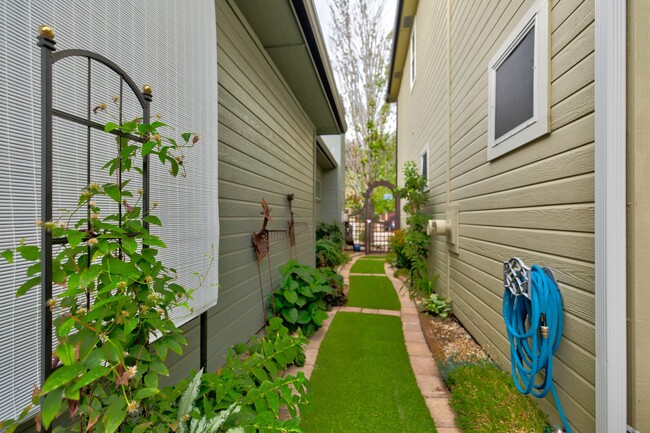 Building Photo - Sophisticated SE Boise Home Close To Downtown Boise