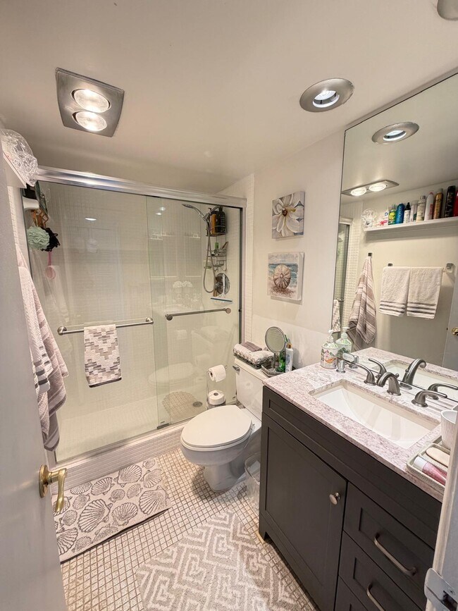 Building Photo - 3051 N Course Dr