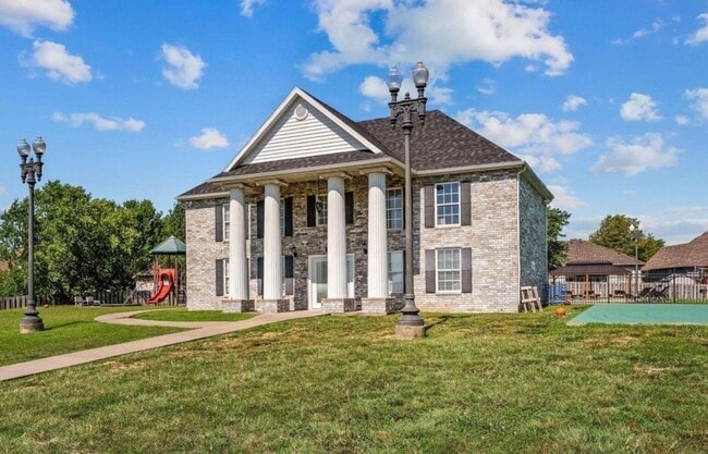Building Photo - 3 Bedroom | 2 Bathroom | 2 Car Garage| Ozark MO | Fireplace | Separate Green House/Office | Fence...