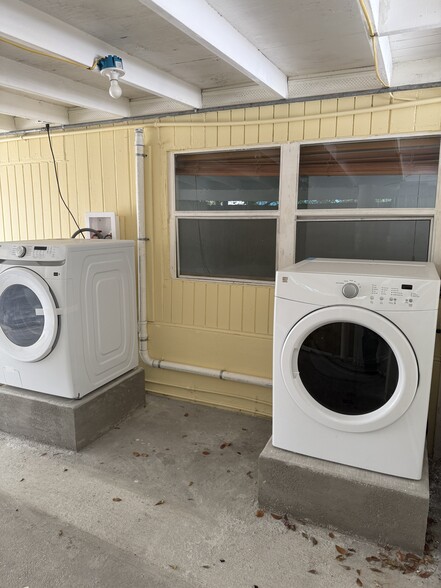 APT B WASHER AND DRYER - 2929 Patterson Ave
