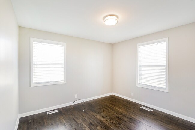 Building Photo - Charming 3-Bedroom Clarksville Home with Garage