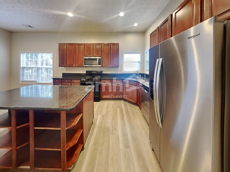 Building Photo - 985 Martin Field Dr