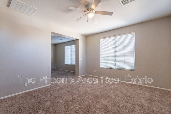 Building Photo - 2741 E Yellowstone Pl