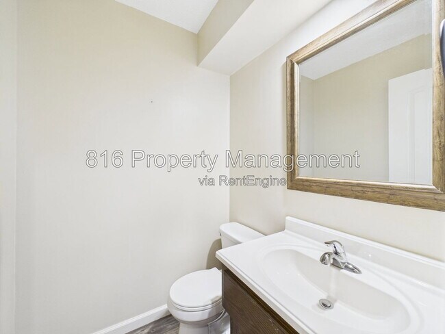 Building Photo - 168 SW Robin Rd