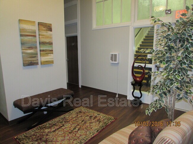 Building Photo - 110 E Bald Eagle St