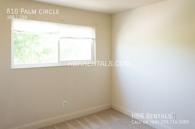 Building Photo - 810 Palm Cir