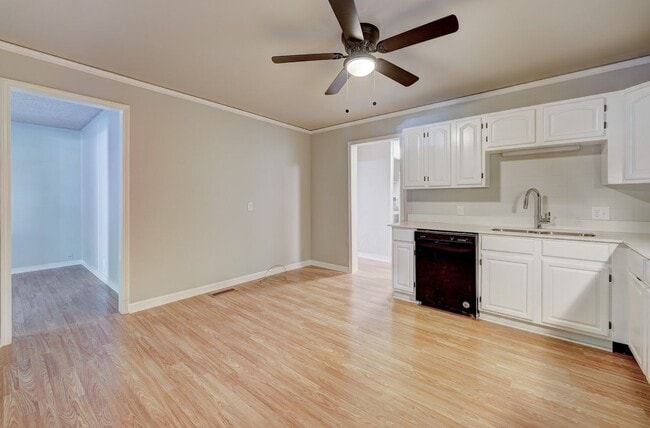 Building Photo - Move-In Ready 4-Bedroom Gem Minutes from D...