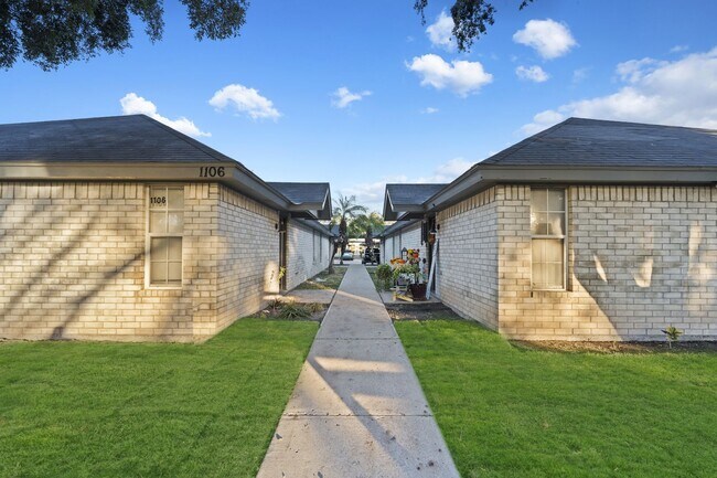 Building Photo - 1106 S Stone Haven