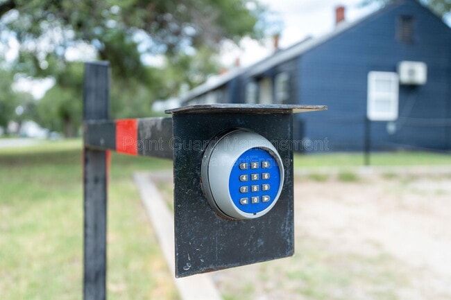 Building Photo - 859 S Beverly St