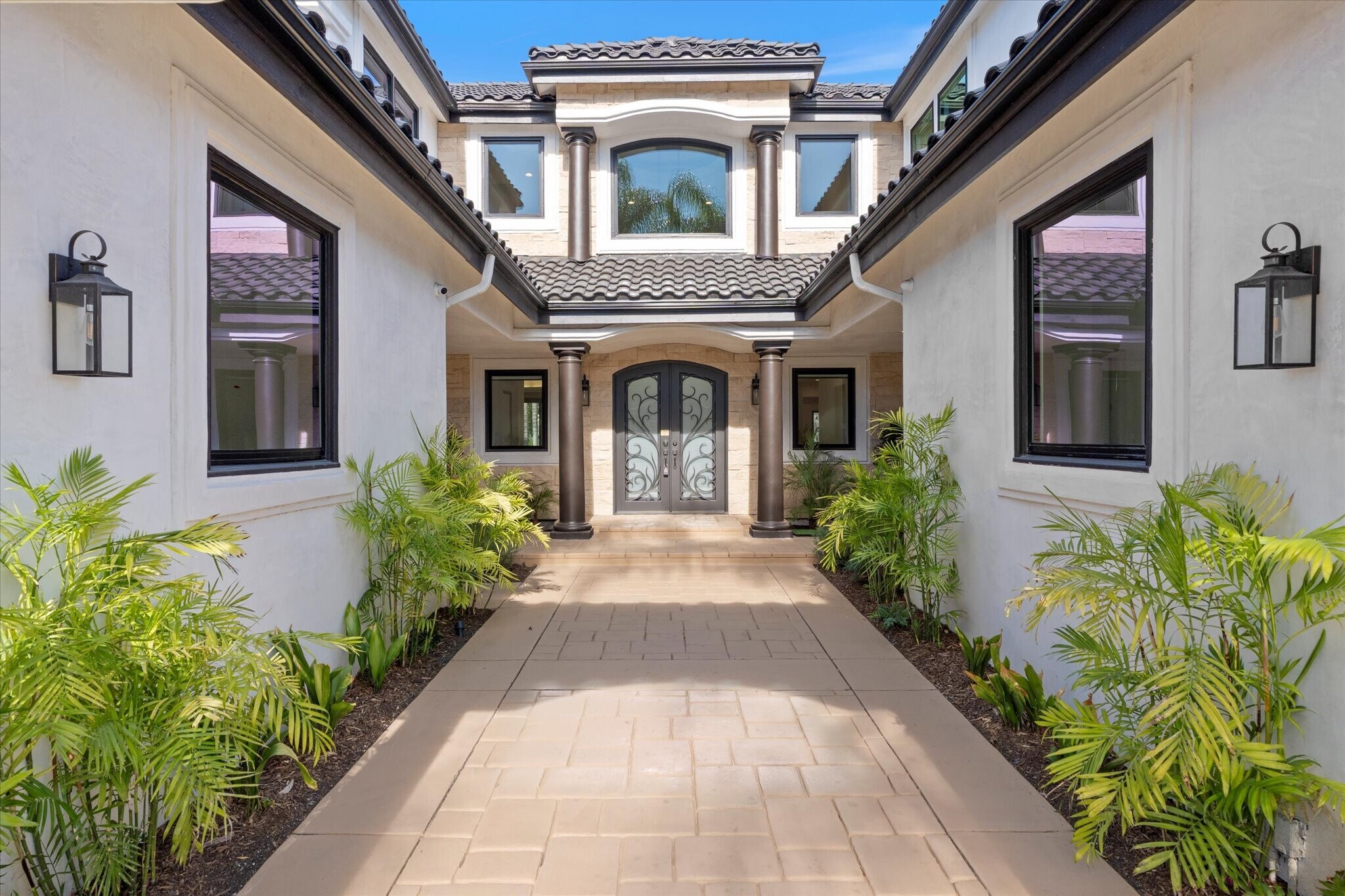 Building Photo - 17437 Oak Creek Ct