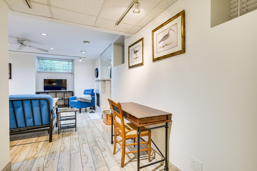 Building Photo - 2238 N Geneva Terrace