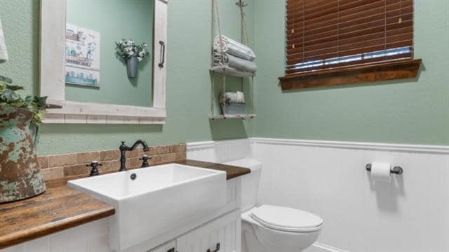 Building Photo - 218 River Oaks