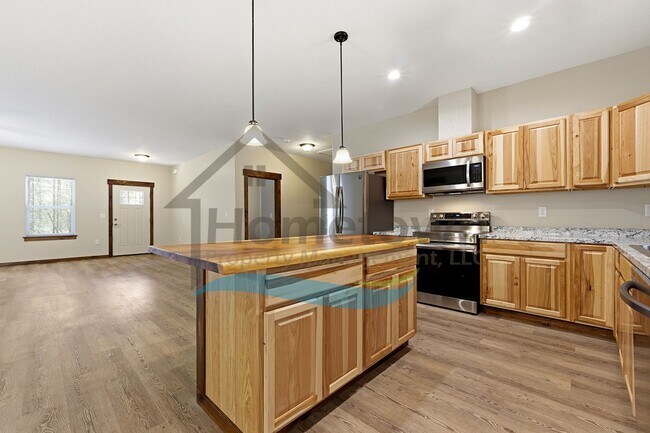 Building Photo - 4 Bedroom 2 Bathroom Home with Attached 2-Car Garage Available in Blanchard!