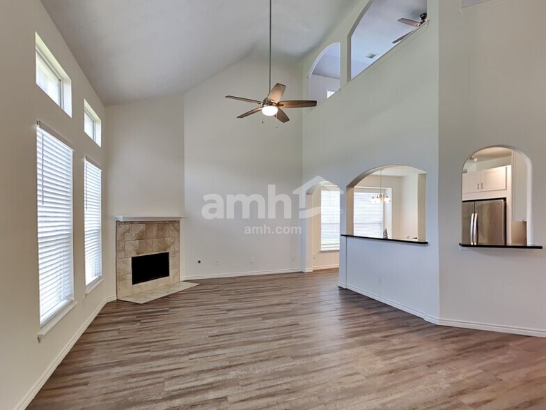 Building Photo - 30507 N Sulphur Creek Dr