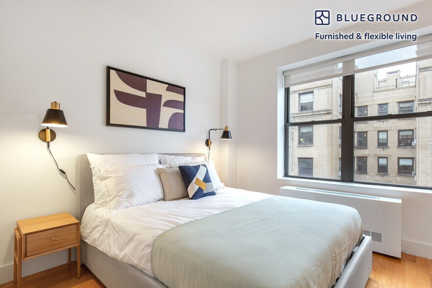 Building Photo - 212 W 91st St