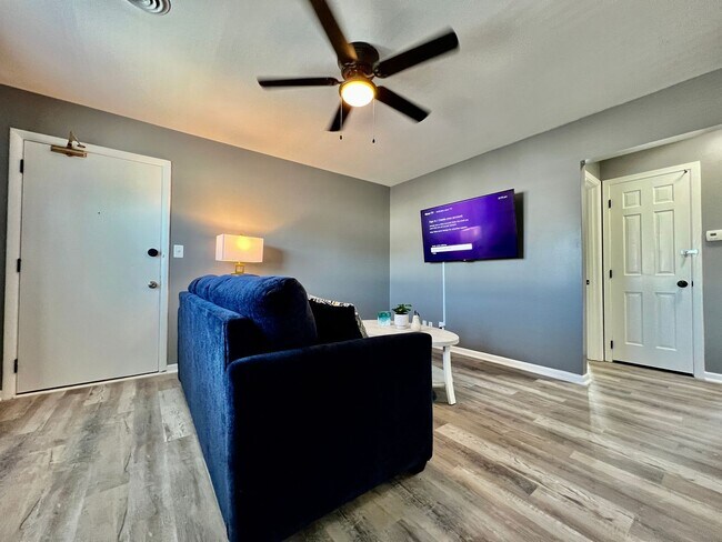 Building Photo - Fully furnished apartment with all utilities and High-speed internet included