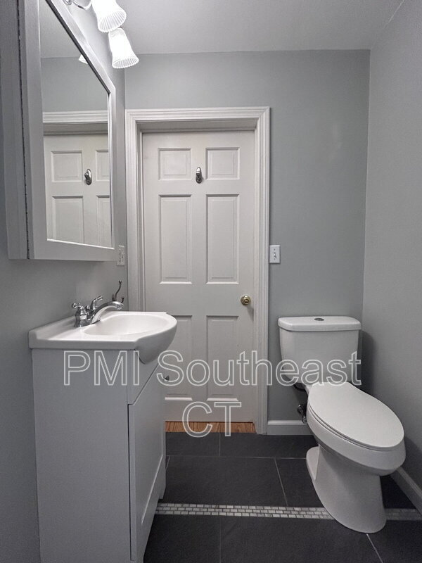 Building Photo - 44 Lathrop Rd