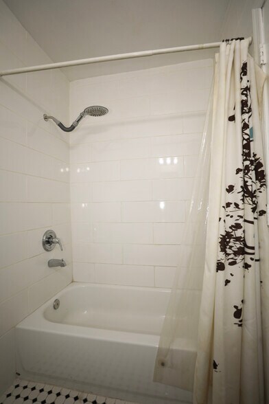 Building Photo - 1305 Orren St NE