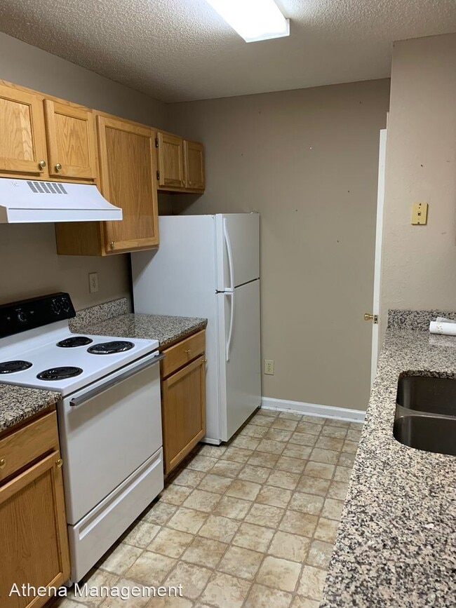 Building Photo - 2 br, 2.5 bath House - 125 Dennis Drive Un...