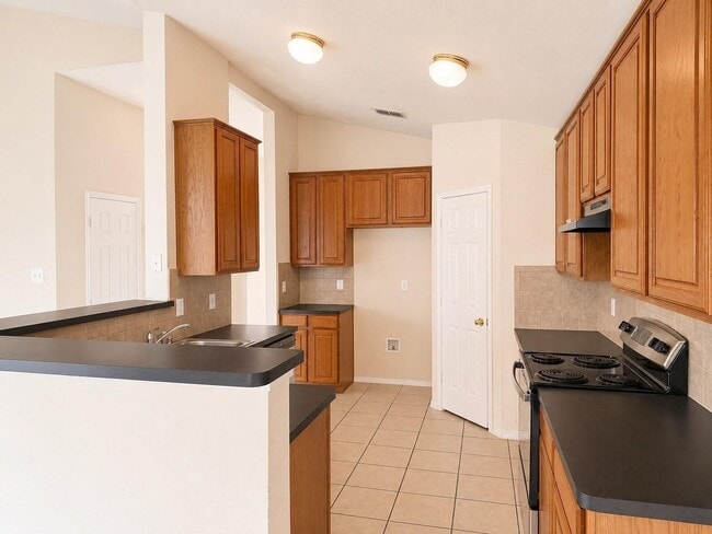 Building Photo - 1406 Millbrook Ln