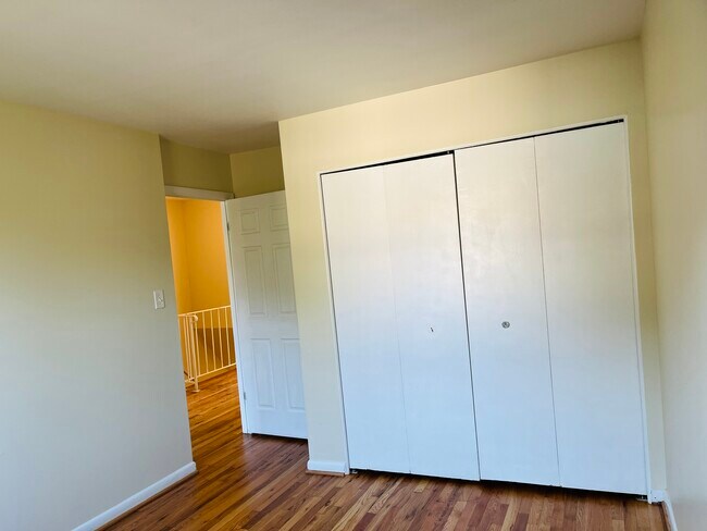 Building Photo - 2 Wimbledon Ln