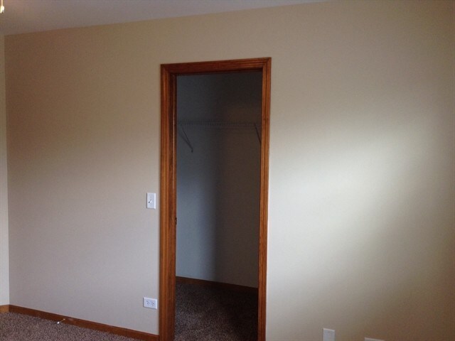 Building Photo - 1404 Lily Cache Ln