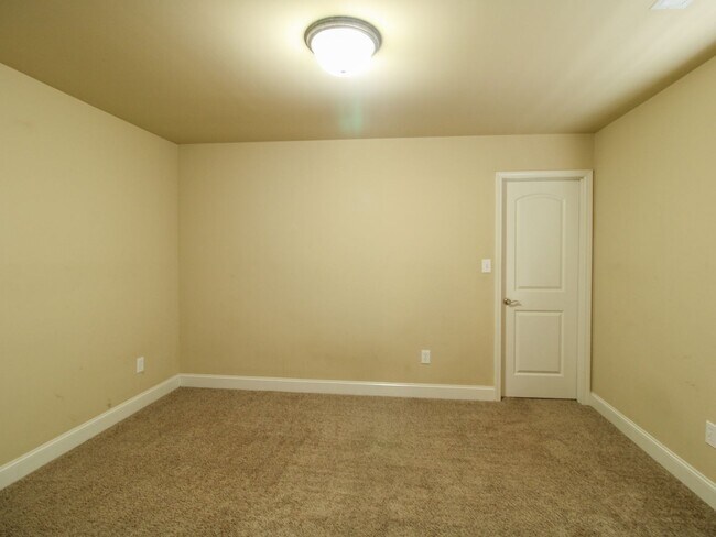 Building Photo - 4 Bedroom Home  in Athens City!