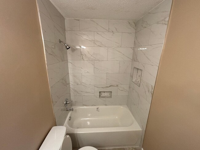 Building Photo - 6810 Sycamore Hill Dr