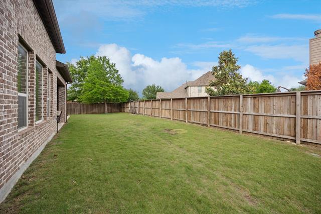 Building Photo - 580 Butchart Dr