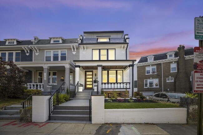 Building Photo - 1242 Quincy St NW