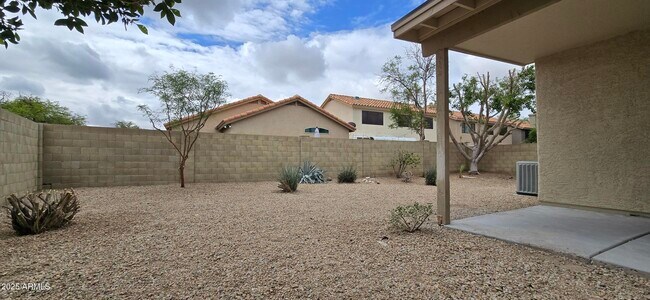 Building Photo - 10089 E Friess Dr