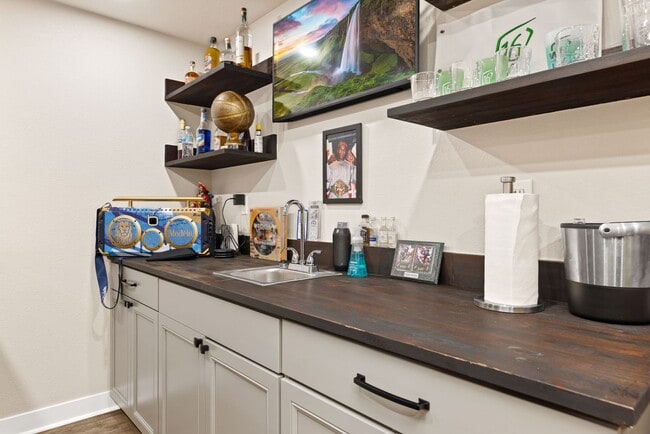 Building Photo - 2 Bed 3.5 Bath Townhome in Fort Collins!