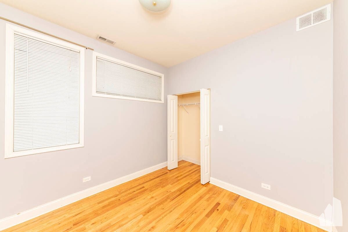 Building Photo - 1133 W Addison St