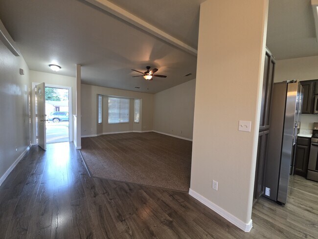 Building Photo - 303 Pinon Way