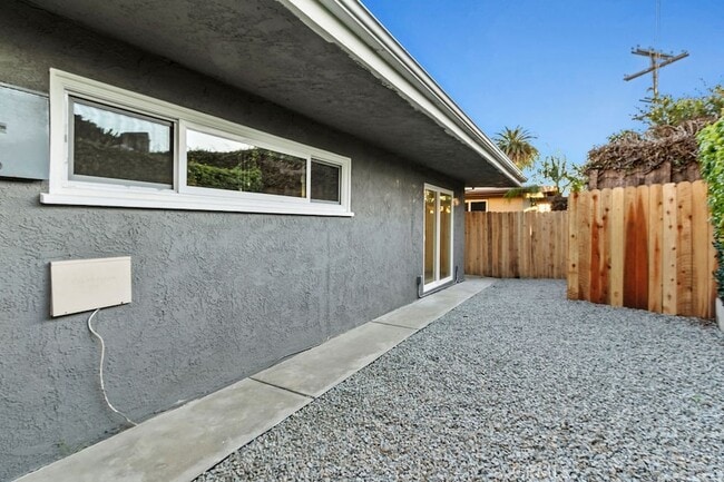 Building Photo - 256 1/2 Avenida Madrid Unit B