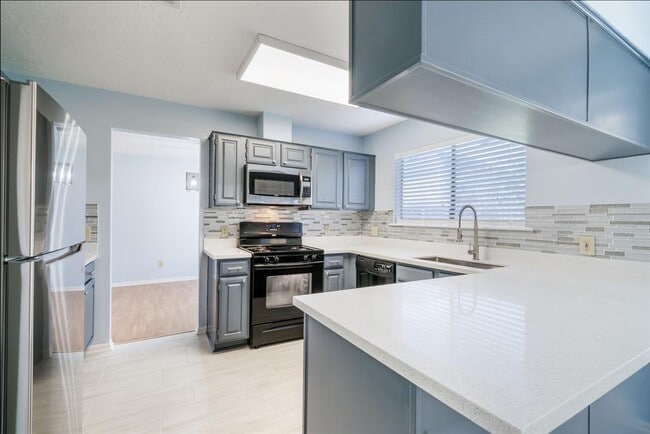 Building Photo - 4330 Heathfield Dr