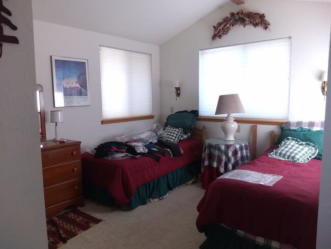 Building Photo - 7 month Lease -3bd/2.5ba Fully Furnished S...