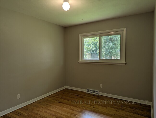 Building Photo - 1904 Wisteria Rd