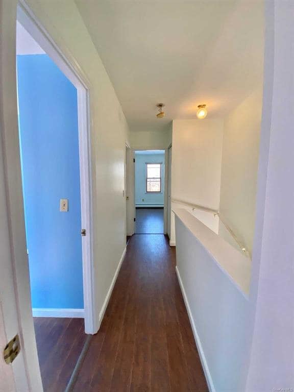 Building Photo - 10 Greenhouse Ln