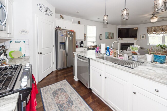 Building Photo - 4 Bedroom 2 Bath Home in French Quarter Creek - Huger