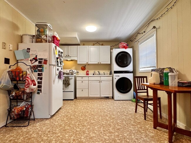 Building Photo - 800 Castalia St