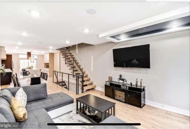 Building Photo - 2309 Dickinson St