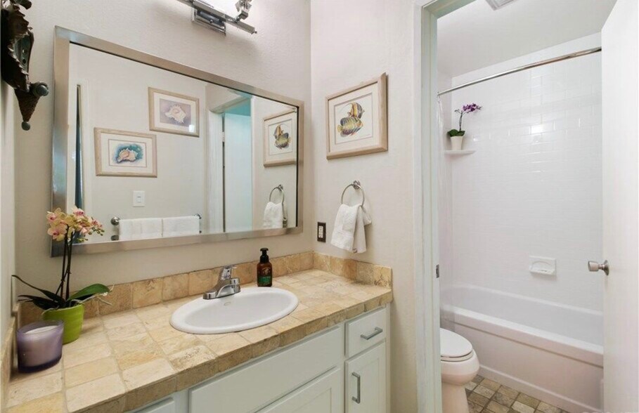 2nd Bathroom - 1134 Alta Loma Rd
