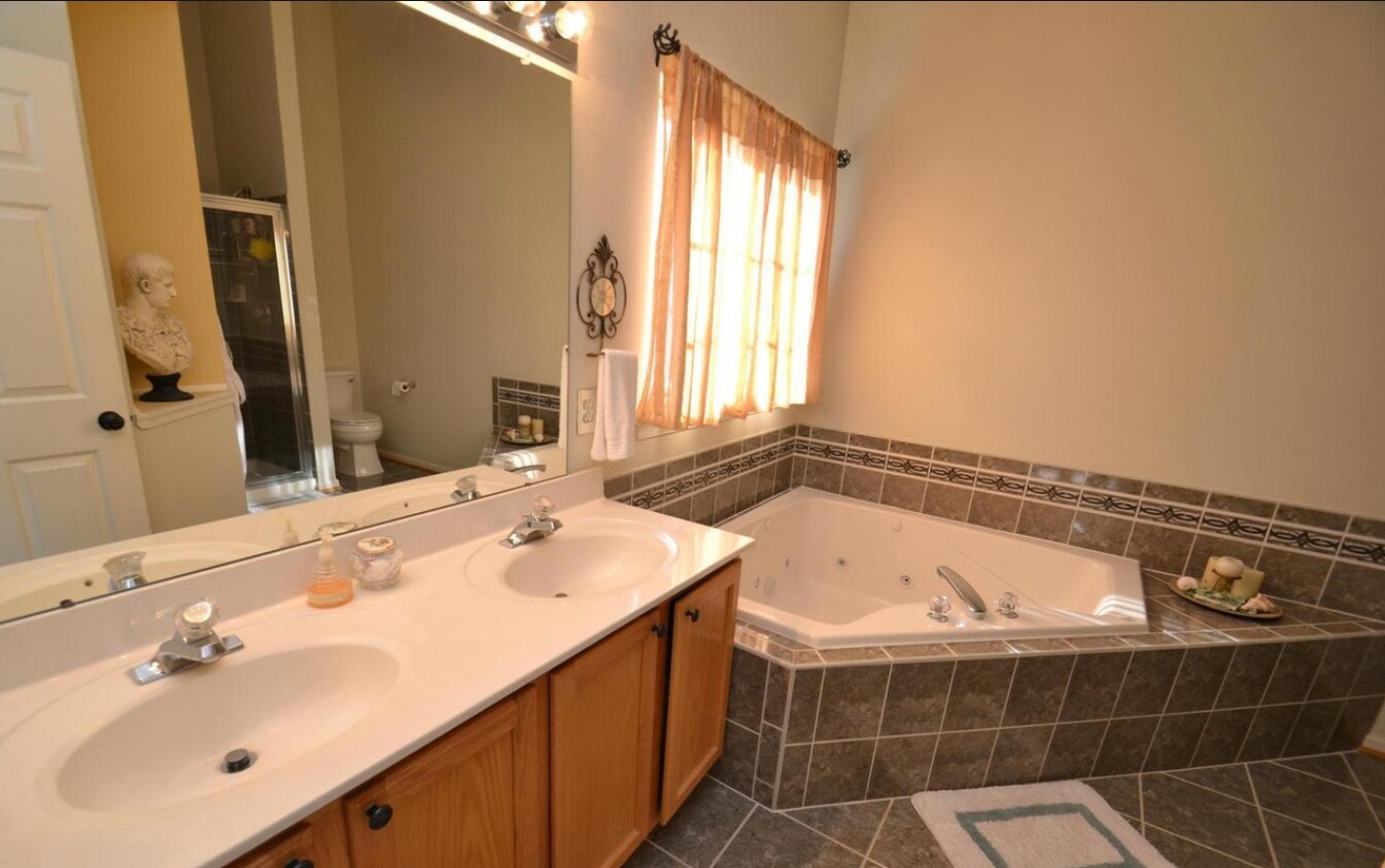 Building Photo - 9003 Bealls Farm Rd