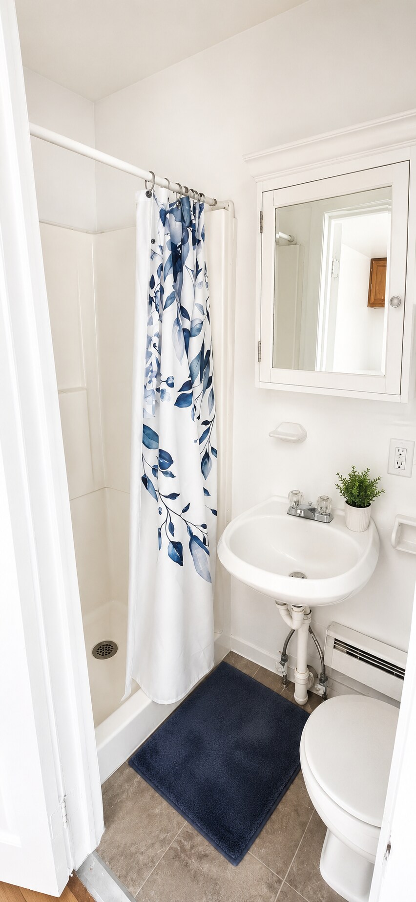 Bathroom - 147 Woodbine Ave